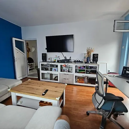 Entire Floor W Multiple Bedrooms 2 Baths Kitchen Center Apartamento
