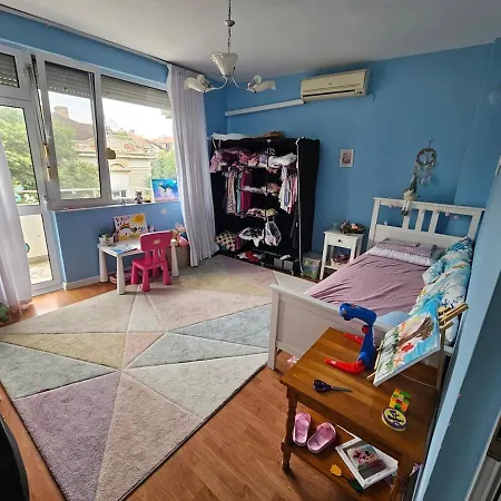 Διαμέρισμα Entire Floor W Multiple Bedrooms 2 Baths Kitchen Center