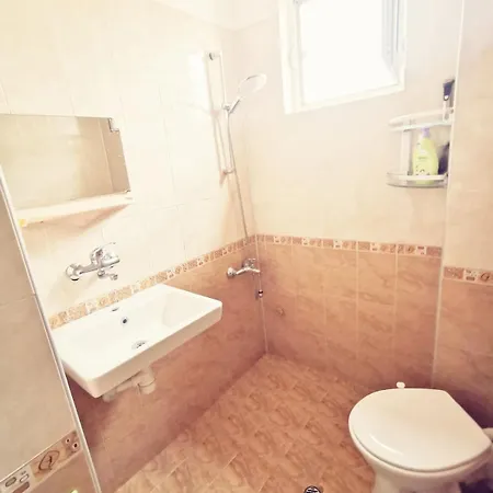 Διαμέρισμα Entire Floor W Multiple Bedrooms 2 Baths Kitchen Center
