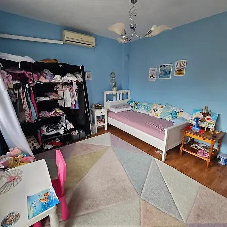 Διαμέρισμα Entire Floor W Multiple Bedrooms 2 Baths Kitchen Center